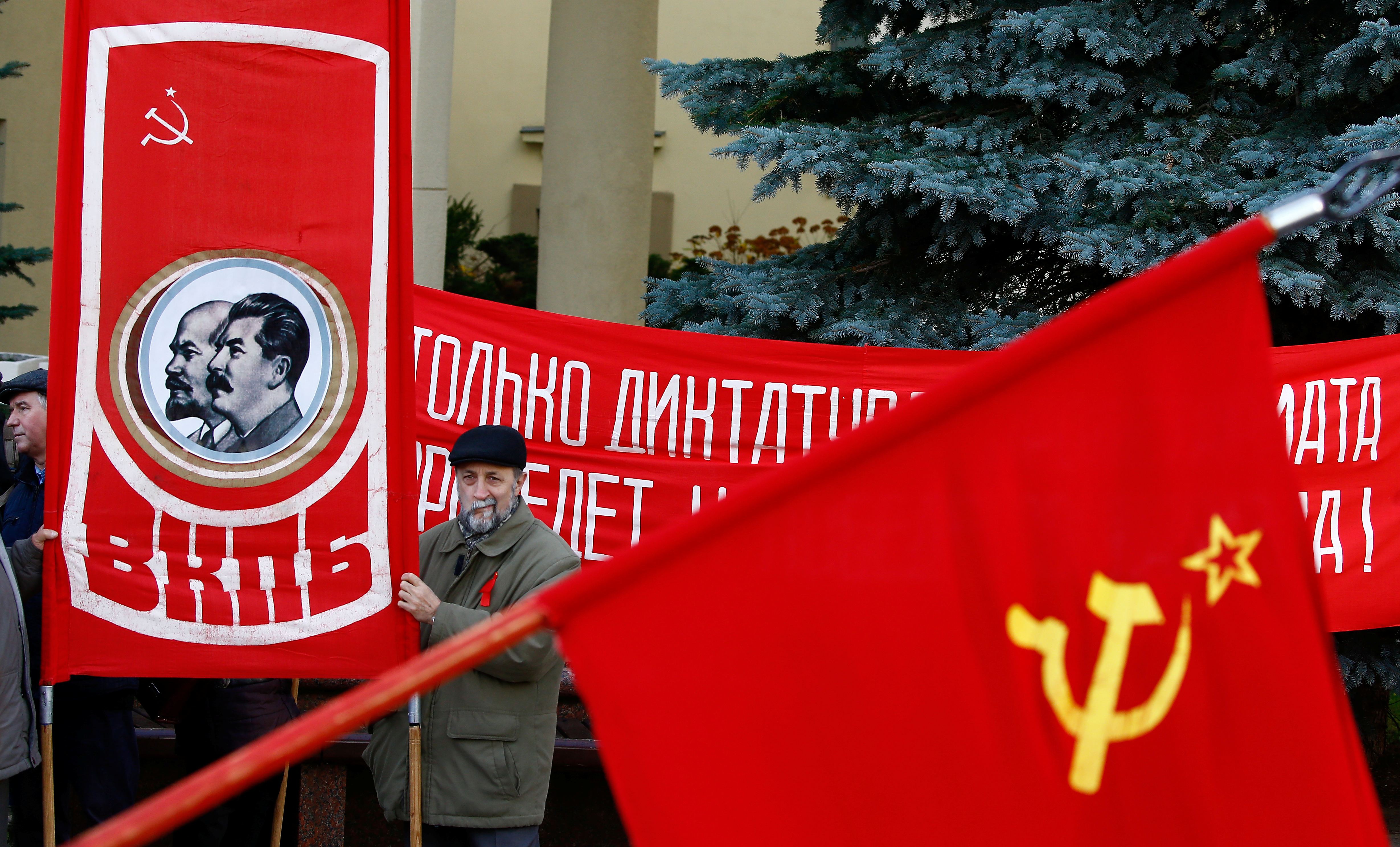 白俄罗斯纪念十月革命102周年