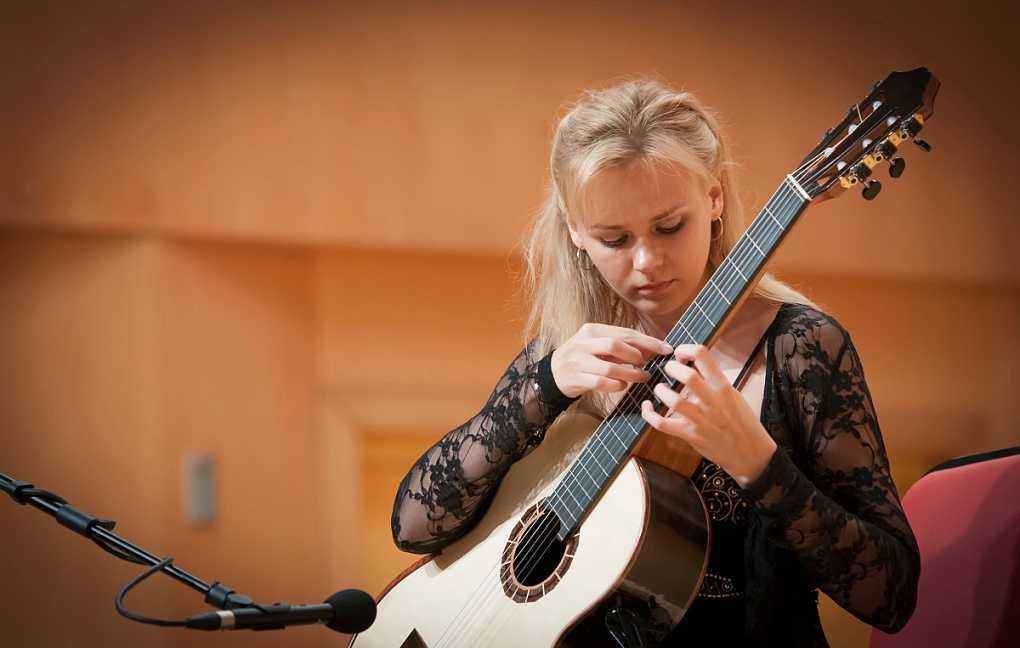 音乐欣赏|《科庸巴巴》(古典吉他)