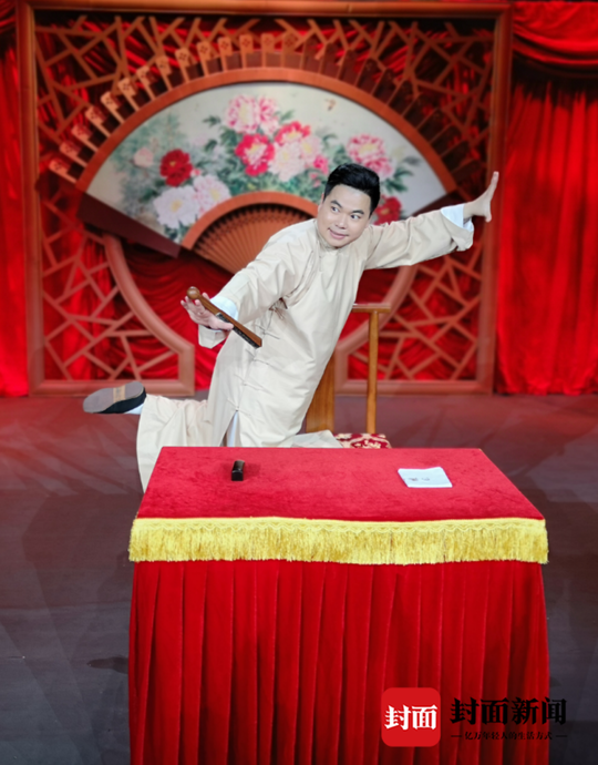 继李伯清之后 评书艺人袁国虎再把四川评书说到央视