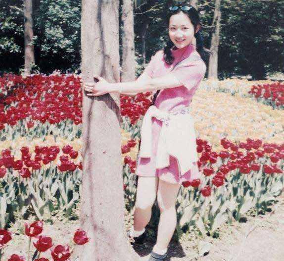 韩雪童年照流出,从小家境优越犹如公主,堪称"女神养成记"