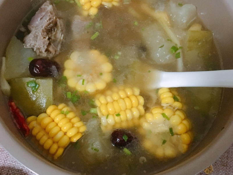 学会玉米排骨汤的3个小技巧,炖出美味的排骨汤