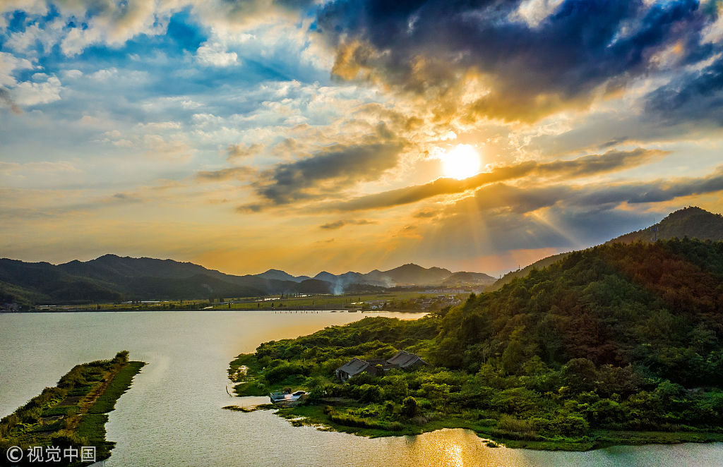 浙江宁波:航拍东钱湖秋色 群山环抱风光旖旎