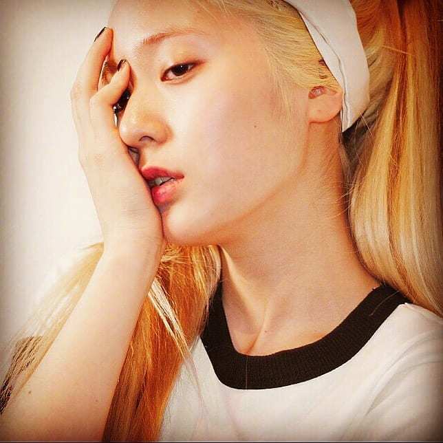 金发尤物眼神杀 郑秀晶旧照引众人赞叹