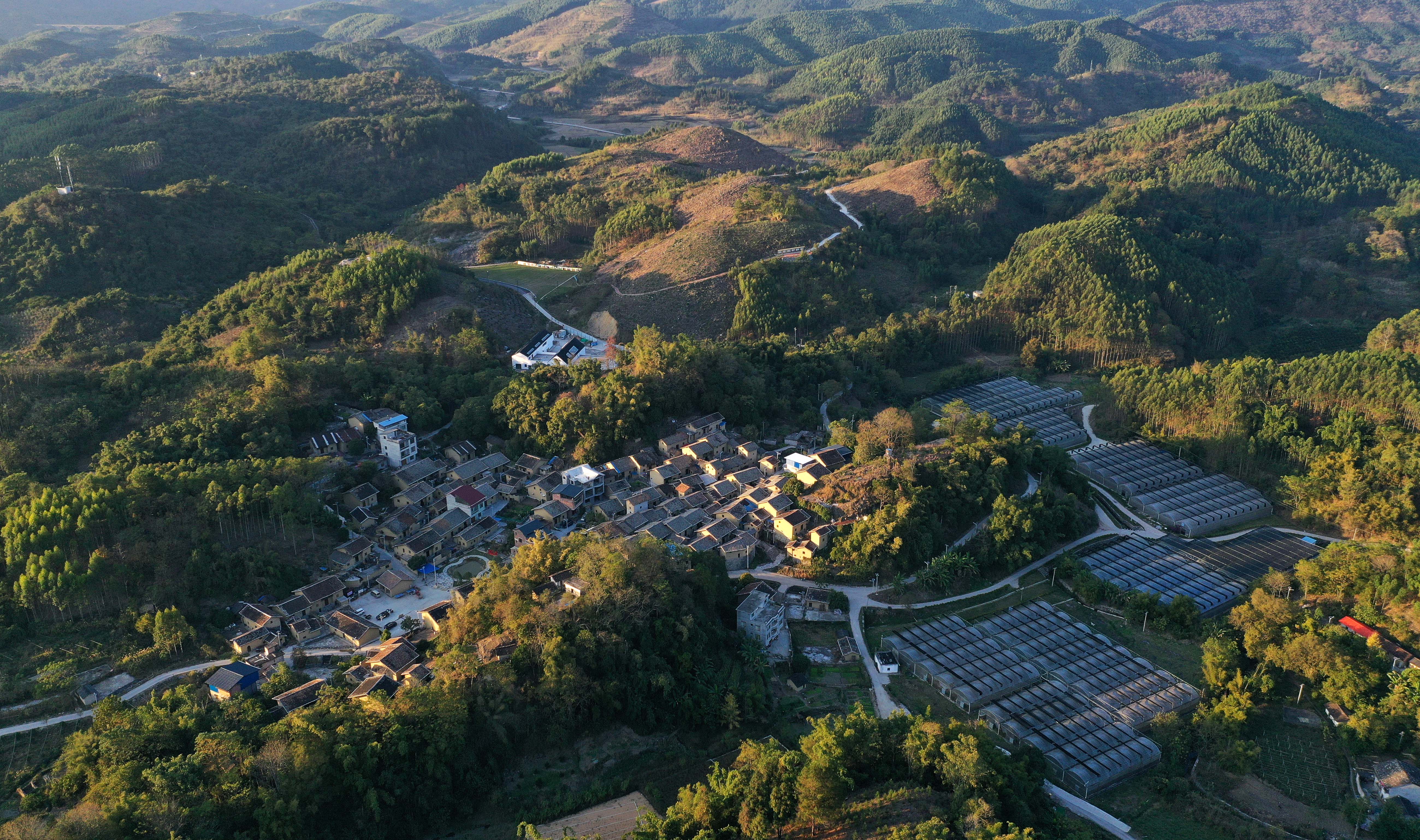 新华社评论员:为夺取全面建成小康社会伟大胜利而奋斗——一论贯彻