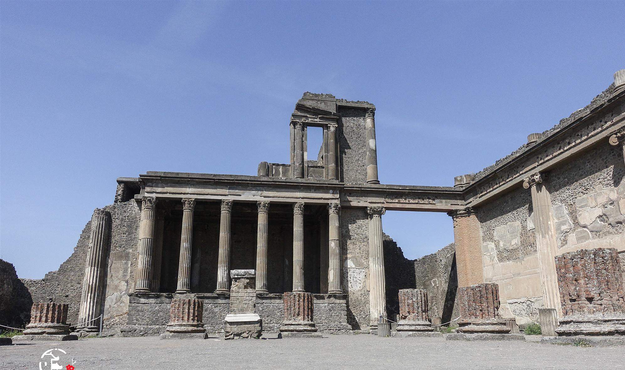 喝一口就五块钱的饮料!庞贝古城遗址的"奇葩"雕塑!