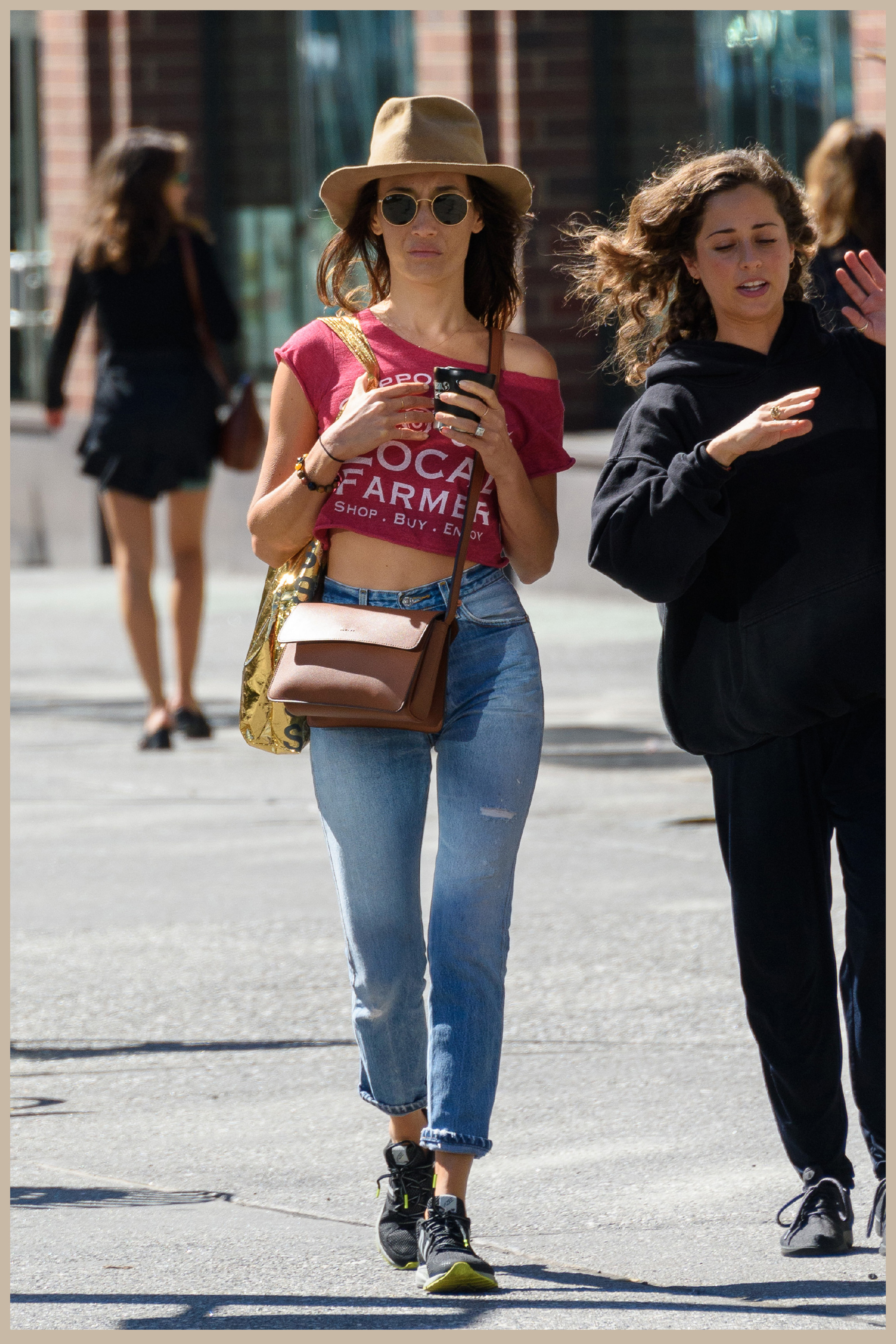 她是吴彦祖旧情人,40岁李美琪穿衣性感大胆,素颜却难掩老态