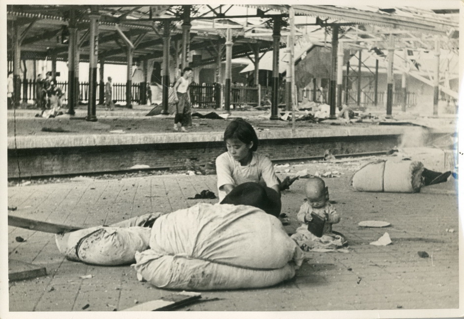 他冒死在战场拍下照片怒斥日军暴行,甚至激怒鬼子高悬赏其人头!