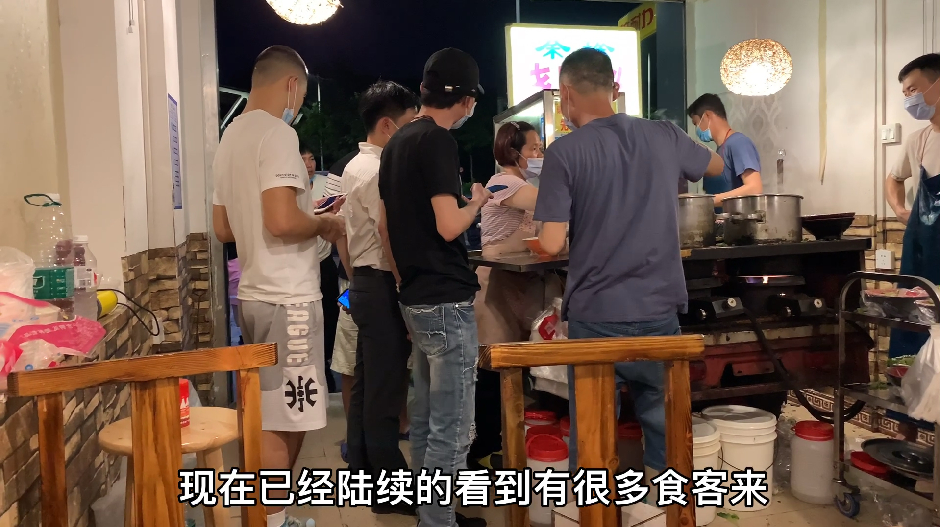 一个晚上卖100多只鸭子的米粉店,真有这么好吃吗?