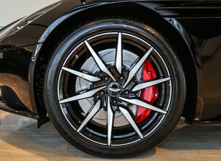 阿斯顿马丁db11 v8 volante的解读与观赏