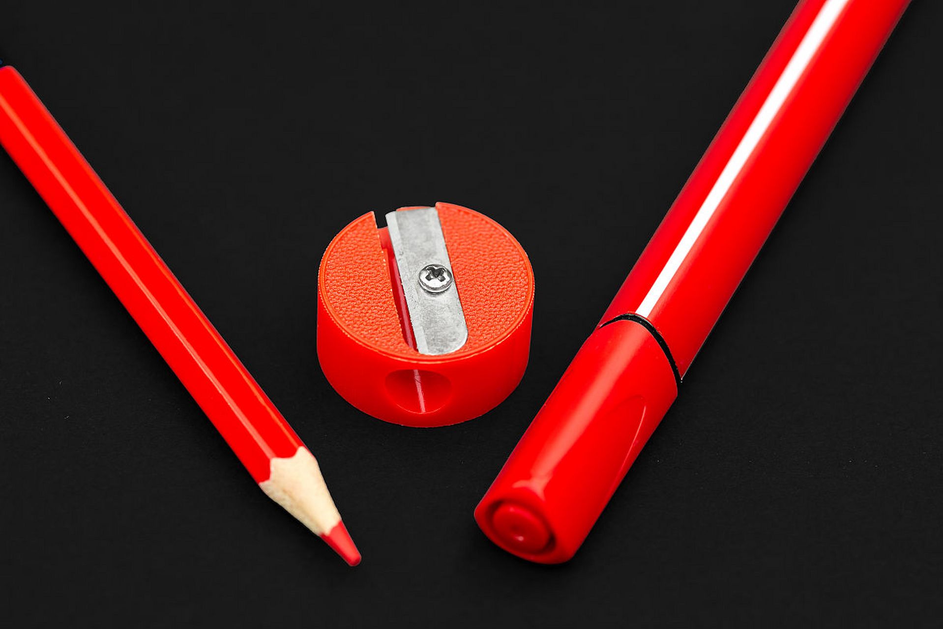 5mm红色中性笔笔芯,#让我看看你的书架# 作为办公用品中的佼佼者,以其