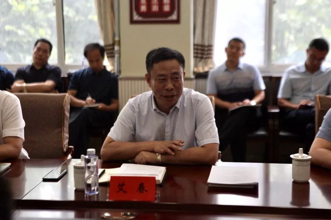 区委书记艾春到高中调研并慰问干部教师代表!