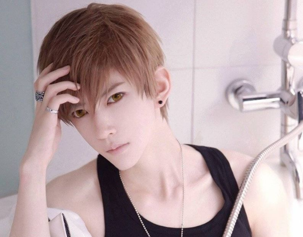 男装大佬熊祁直播被问去男厕还是女厕?她回答4个字,粉丝沦陷了