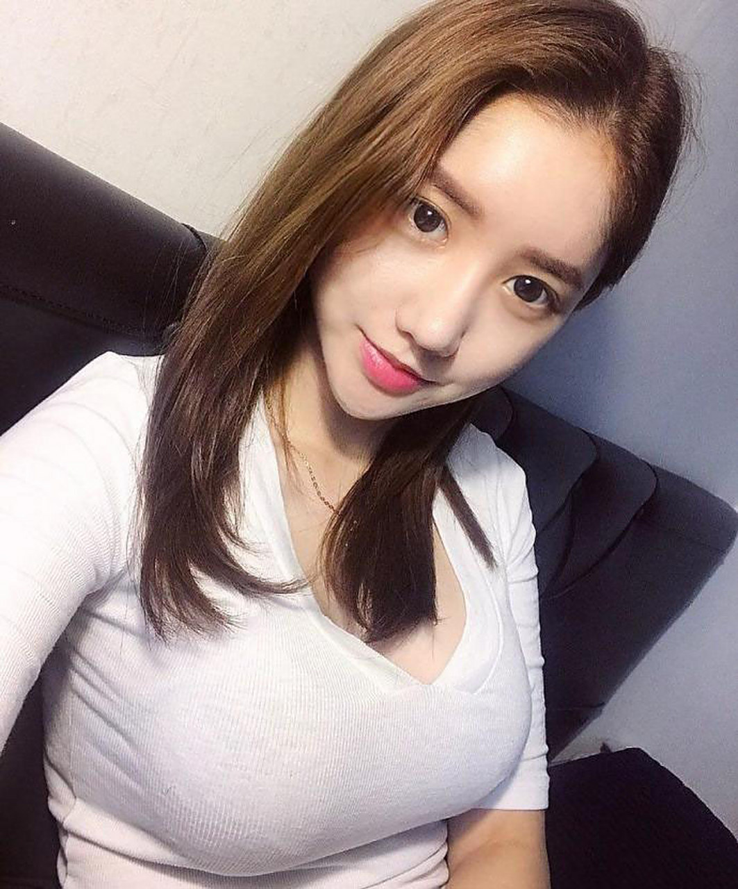 韩国网红美女2km2km(美玲元),有一种似曾相识的感觉,是不是一见倾心?