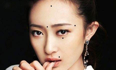 算命先生说:女人4颗"无福无财"的痣相,难享财运,注定辛苦一生