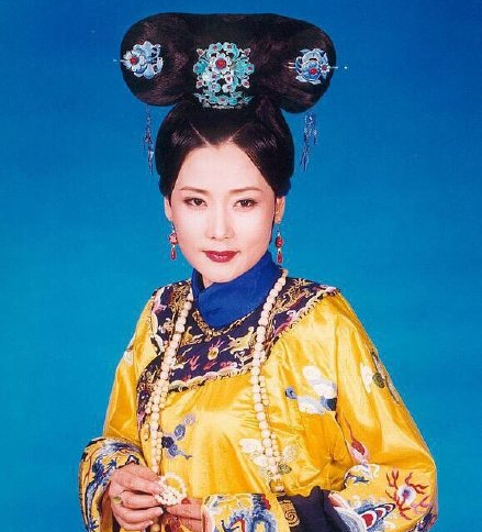 同样是扮演海兰珠,张檬版本垫底,何赛飞最有韵味,最美的是她