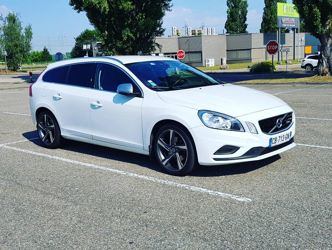 简评:自由自在的北欧绅士,沃尔沃v40 t5,让生活奔跑起来