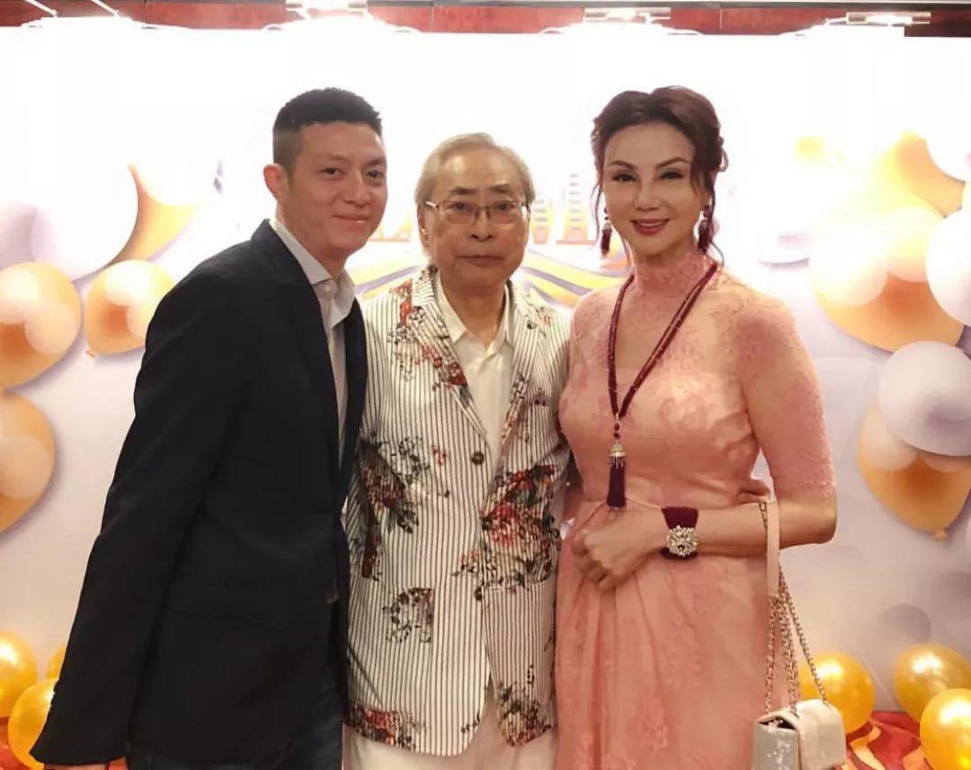上个月,谢玲玲与长子林孝贤一同出席林建岳哥哥林建名的生日宴会