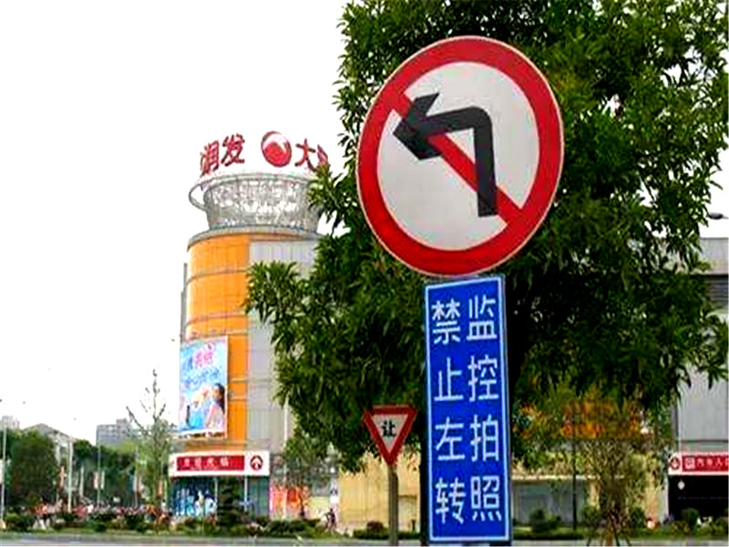 左转掉头无禁止标志?司机想掉又不敢,车主:掉头扣分吗?