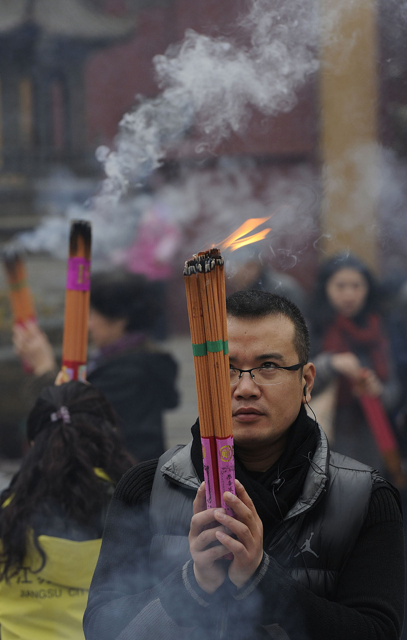 社会人拜佛烧香的图片图片