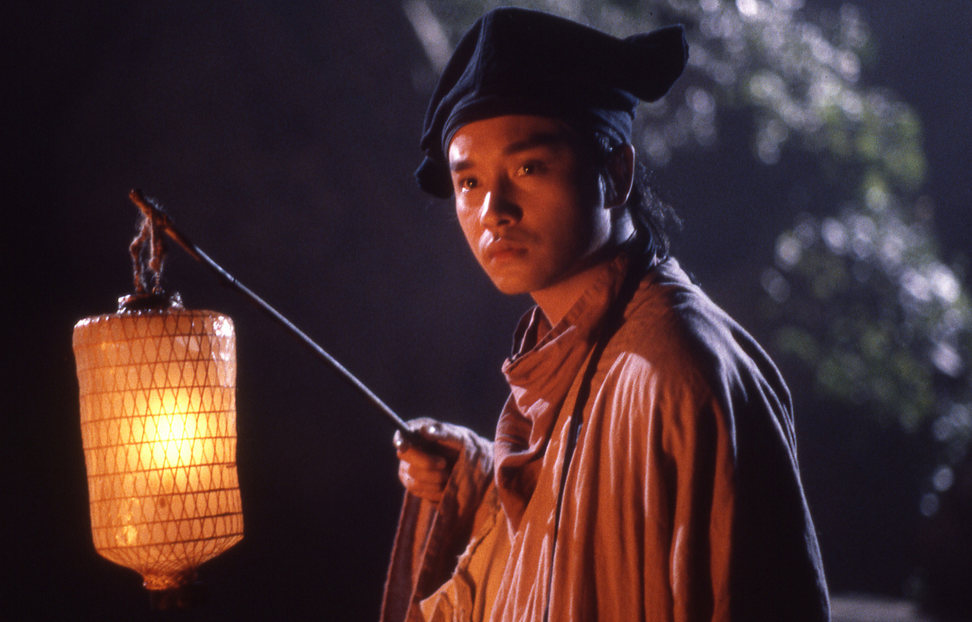 张国荣曾用电话给巩俐颁奖,当时,他在电话中直呼巩俐为"宝贝",并调侃