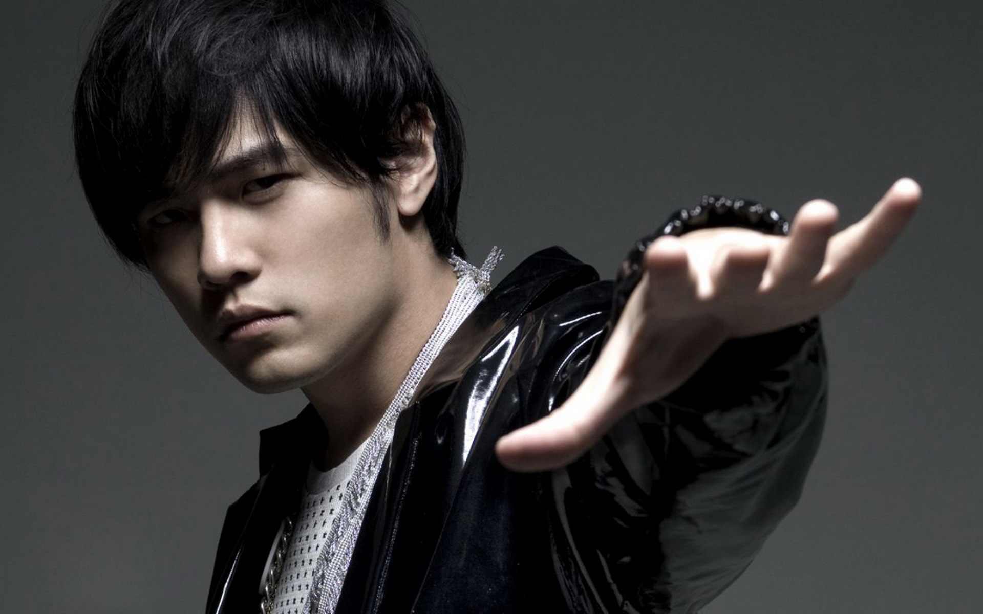 当年人气鼎盛的周杰伦和性感天后温岚合作,将两个相爱之人的思念之情