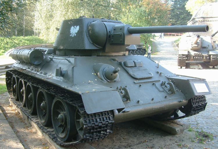 二战虎式坦克德国装甲部队的代表,可以与多辆t34抗衡