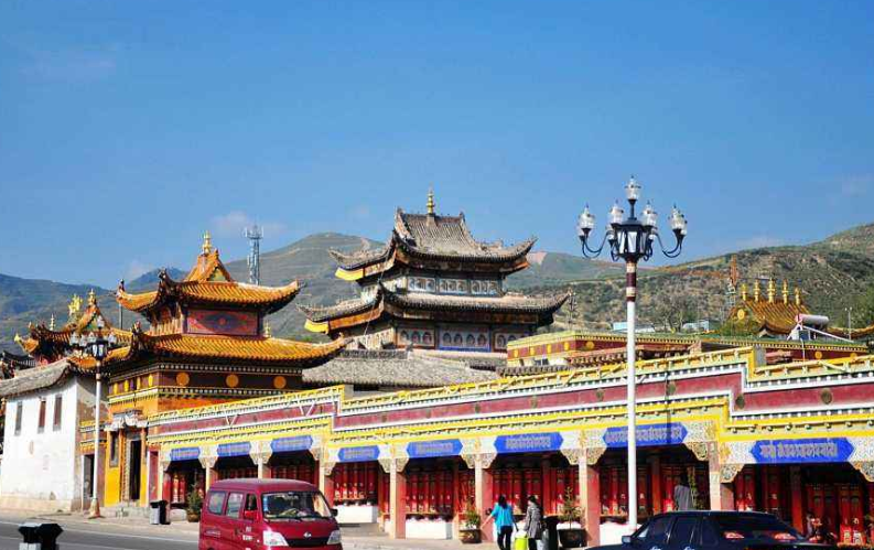 旅游青海篇:欣赏一组同仁隆务寺的图片