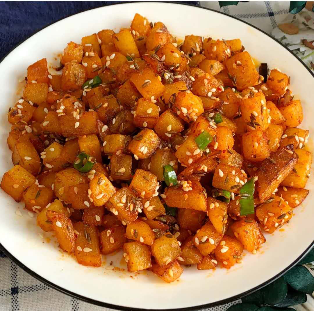 秒杀路边推,香辣孜然土豆丁,吃一口就上瘾