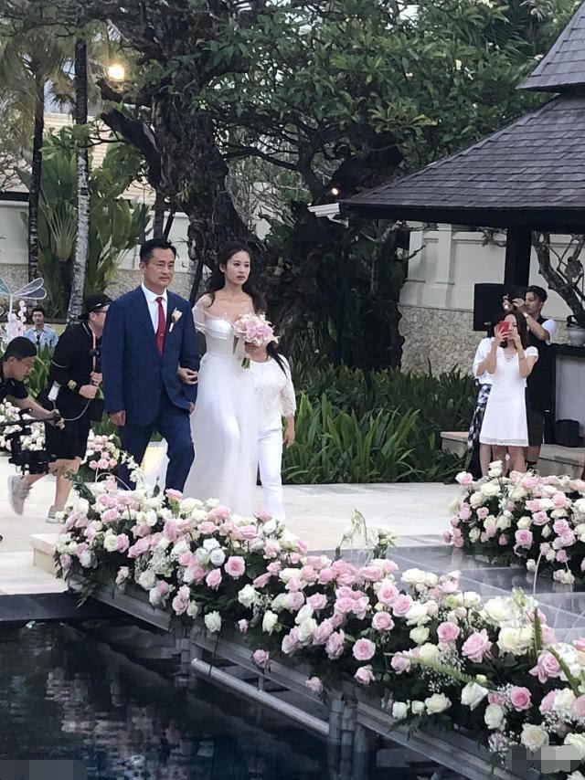 付辛博与颖儿巴厘岛举行婚礼,证婚人吴尊