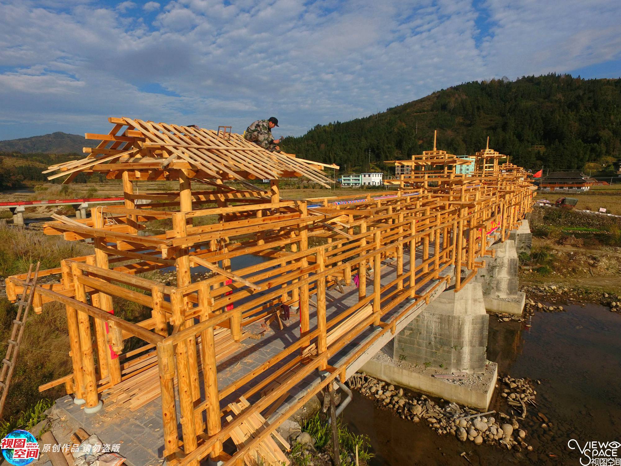 村民自建价值百万风雨桥,不用一颗钉
