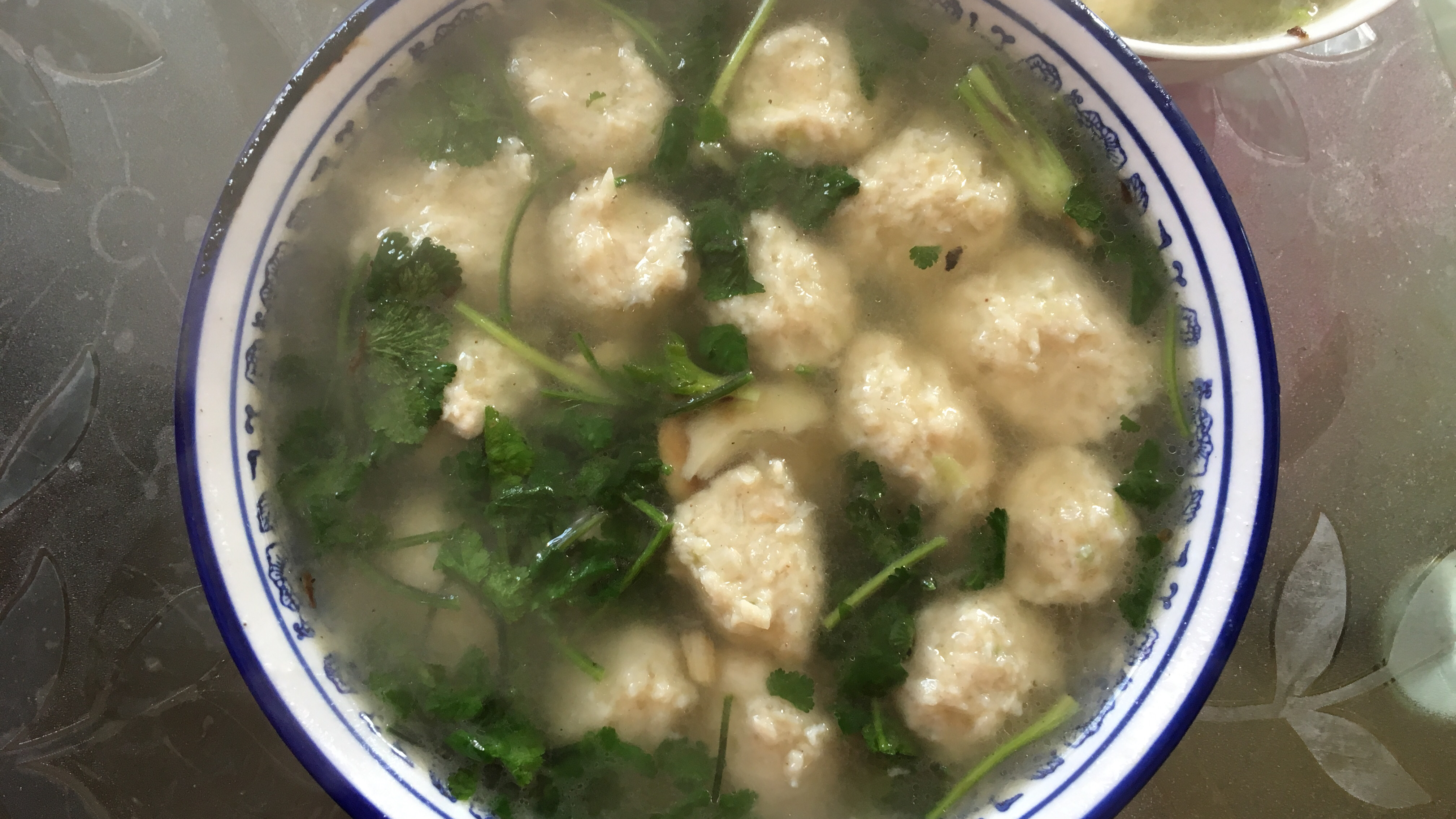 家庭版鸡肉白丸子,清淡好吃!老妈变着花样做饭,减肥越来越难了