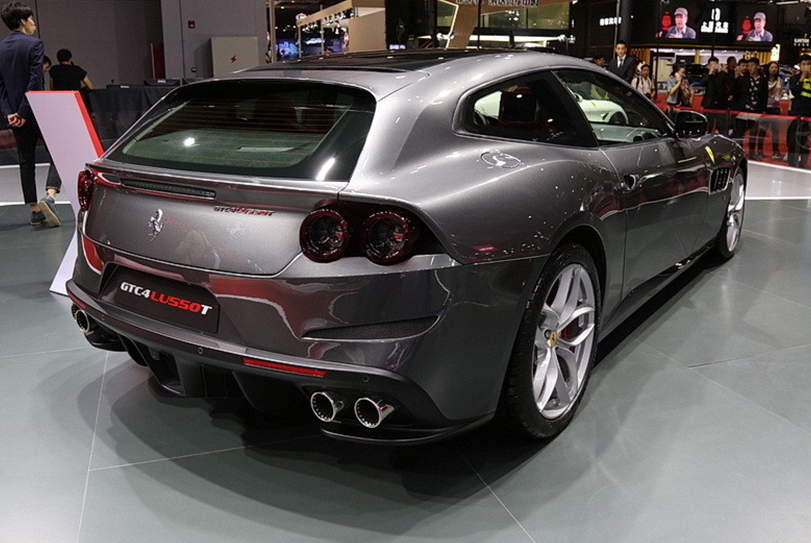 简单而又不单调,整体高端大气,法拉利gtc4lusso t的简单图解