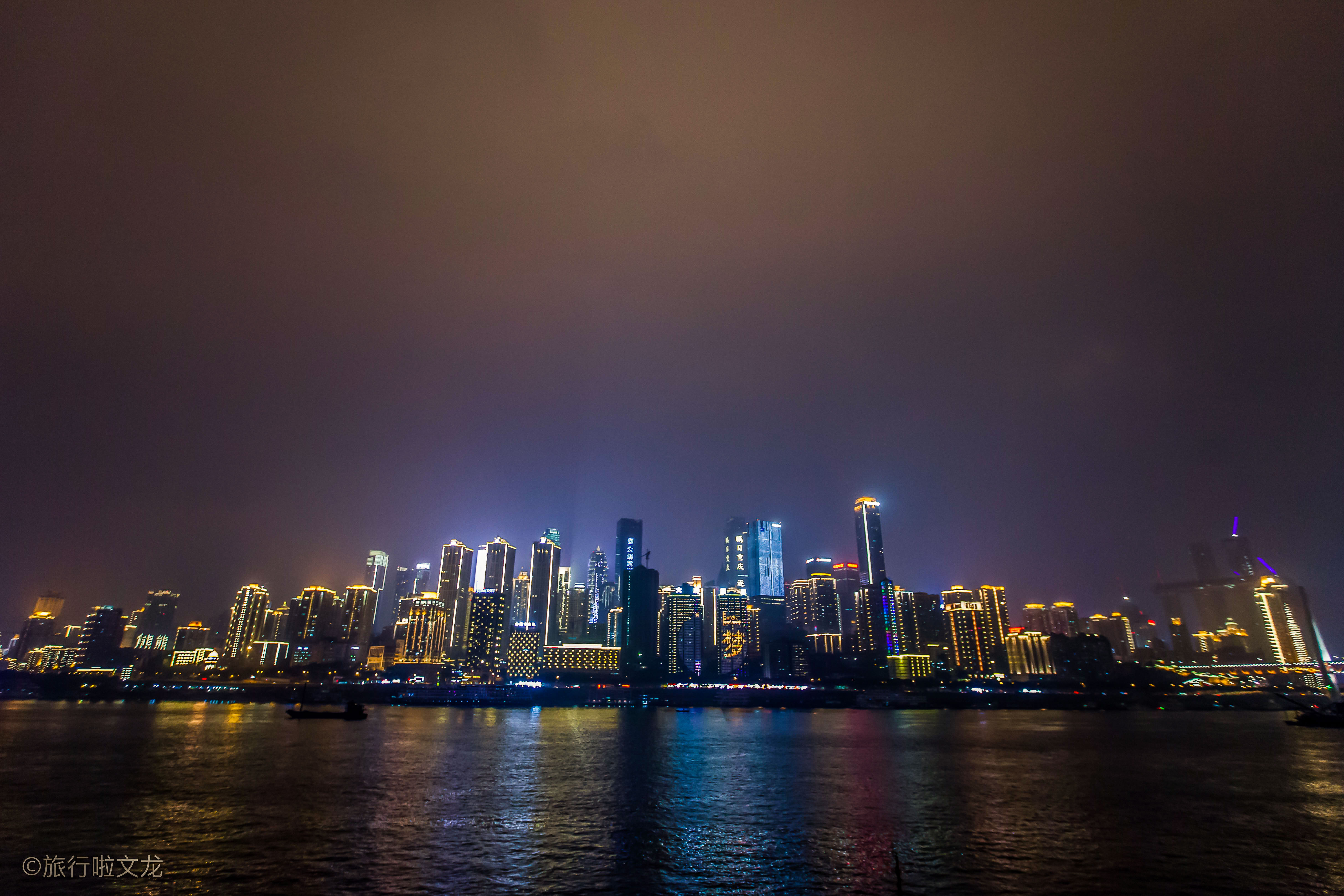 航拍重慶的夜,有多美?讓南濱路的夜景回答一切