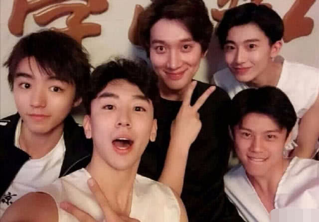 王俊凯与舍友合照曝光,小凯竟然不是最帅的那个!