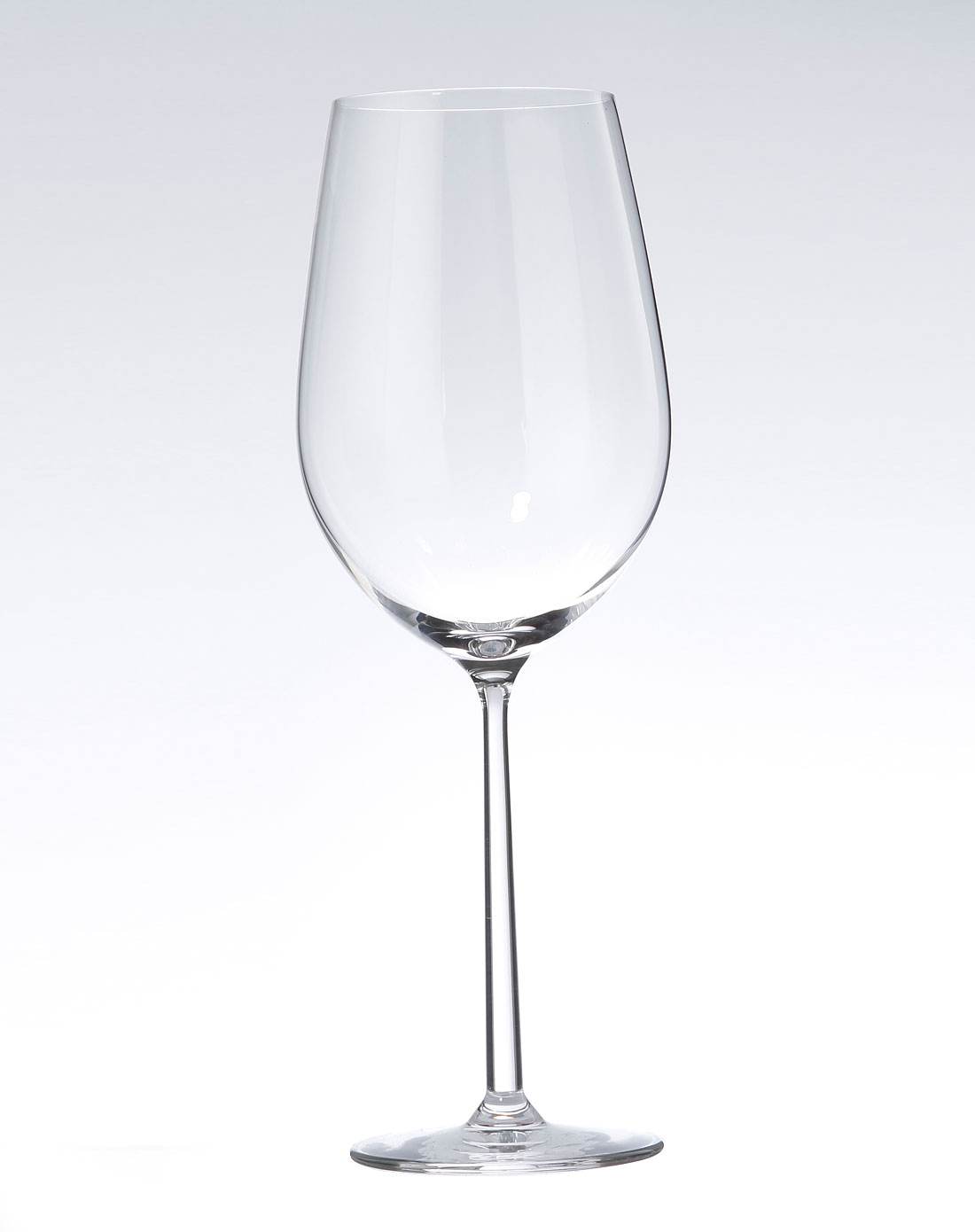 喝红酒时应该选哪款杯子才更搭