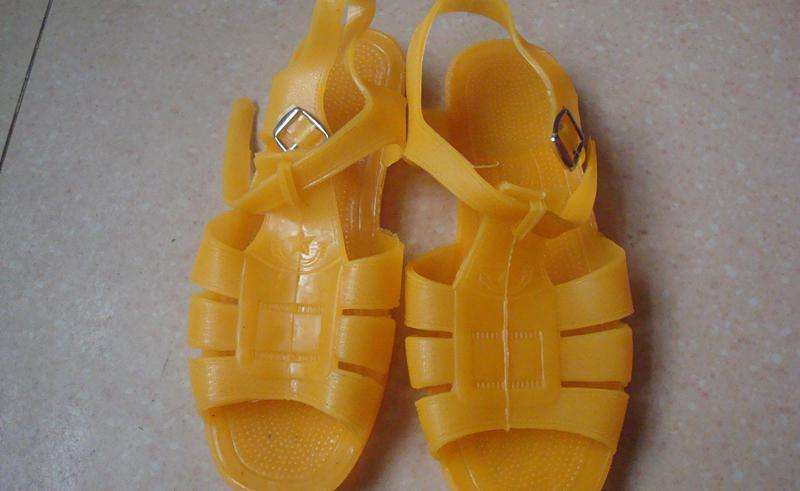 儿时的回忆,一双穿不坏的凉鞋