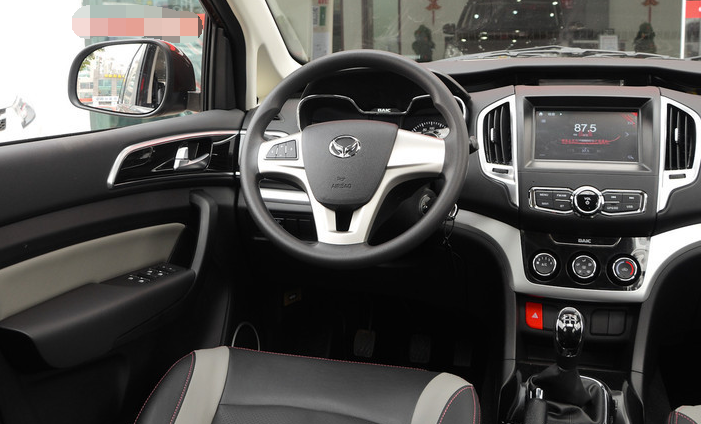 品鉴幻速h3,内饰给人一种豪华的感觉,并且外观设计的也很不错