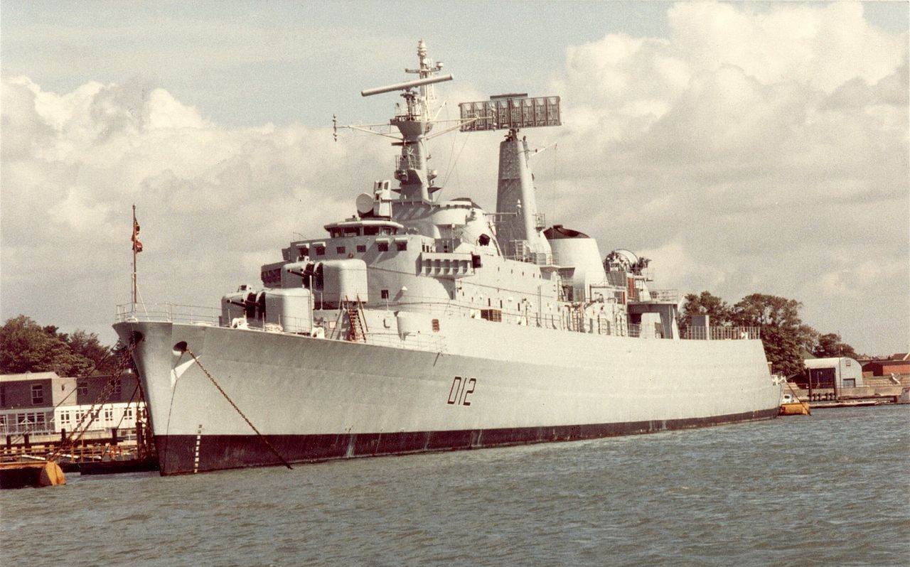 郡级的主要任务是提供皇家海军航舰编队的外围防空,其基本设计可说是