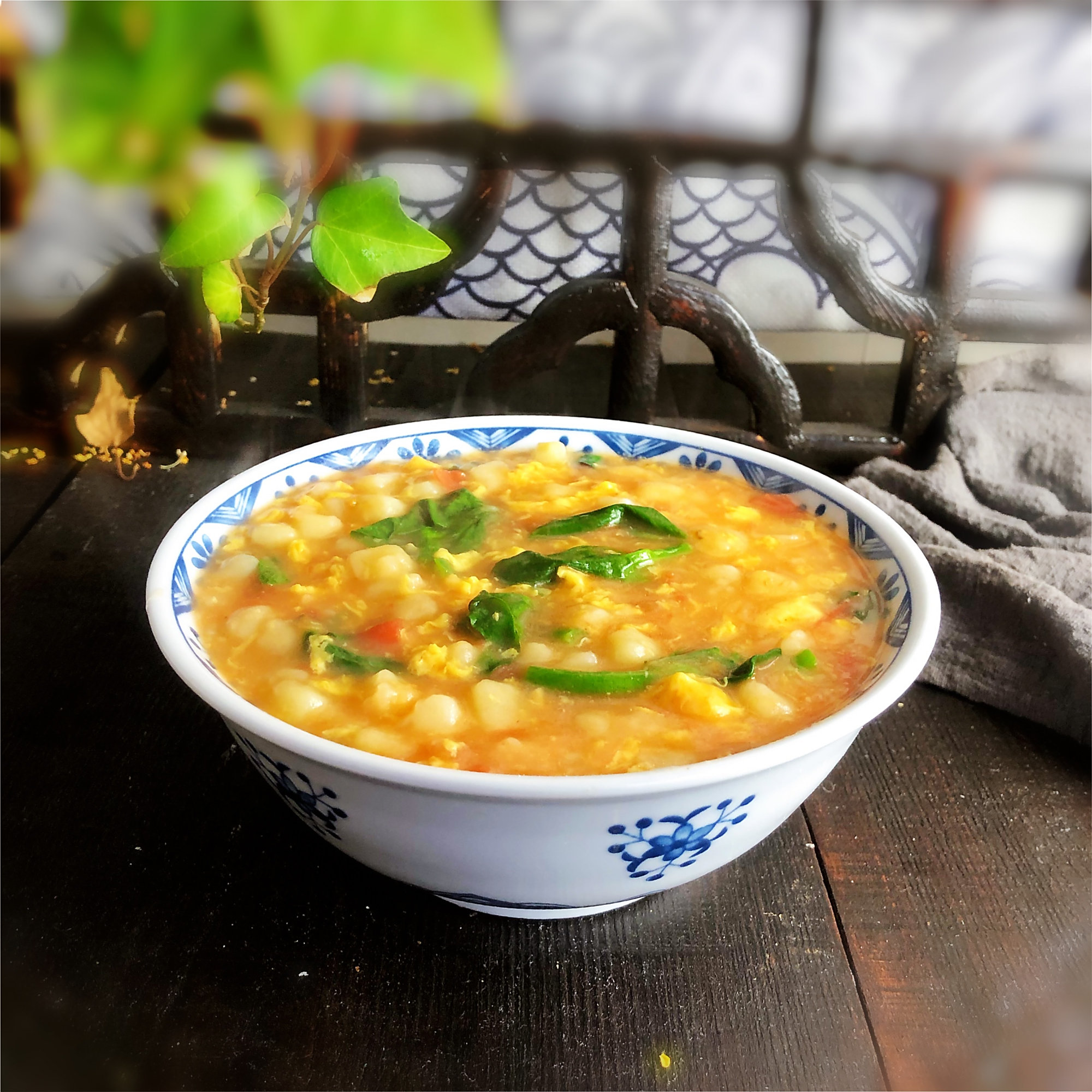 女儿爱吃的疙瘩汤,不用费力搅面,疙瘩粒粒均匀,解馋饱腹不易胖