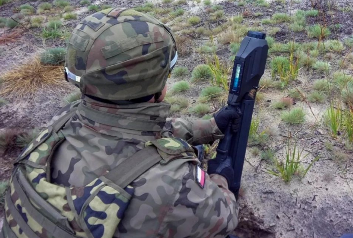 捷克的一款科幻风格的步兵支援武器,波兰特种部队已采购27具