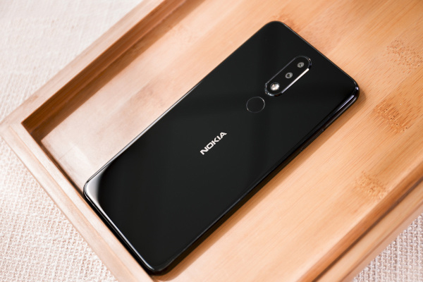 发布仅半年,4gb 3060mah,已从1399元降至900多元