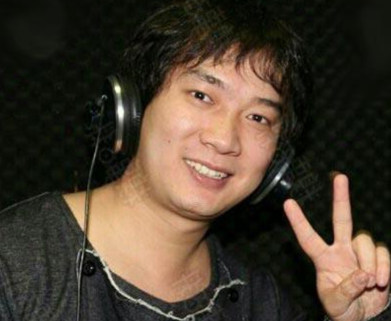 《熊出没》中双熊的配音演员原来是他们,真人酷似熊大,豪车代步