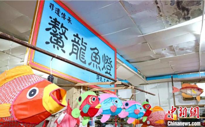 浙江玉环民间匠人赶制鳌龙鱼灯:"游"浓浓年味