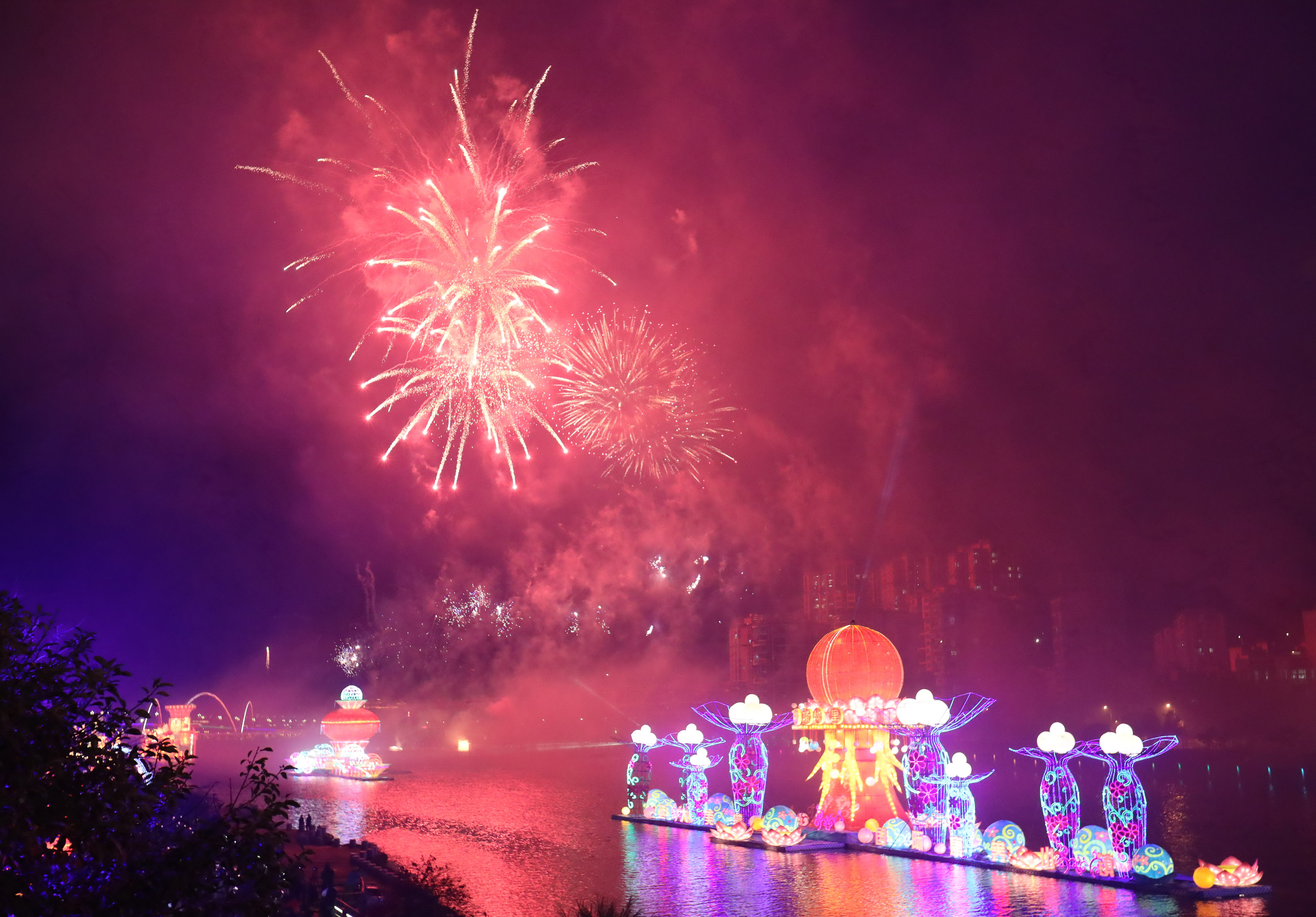 璀璨焰火闹元宵