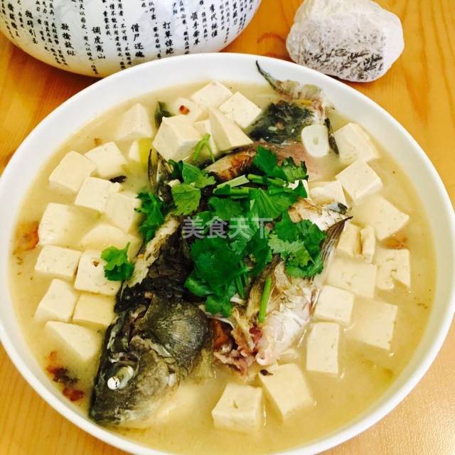 豆腐鯽魚湯,做法簡單,色香味俱全,又鮮又營養