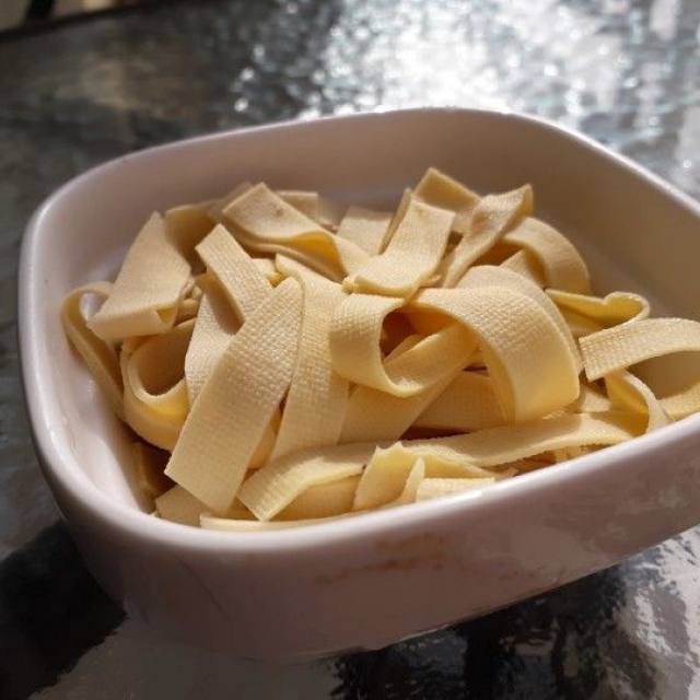 腊肠蒸豆皮,味道超乎想象,简单食材做出美味大菜,超好吃