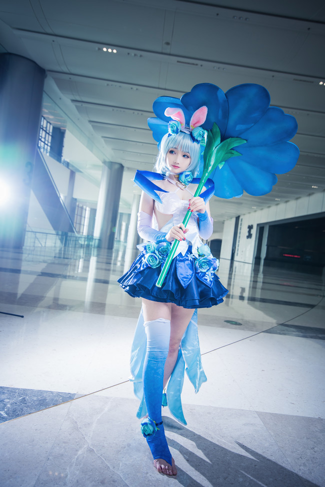 王者荣耀:游戏嘉年华阿离花间舞cos,小姐姐笑起来很甜!