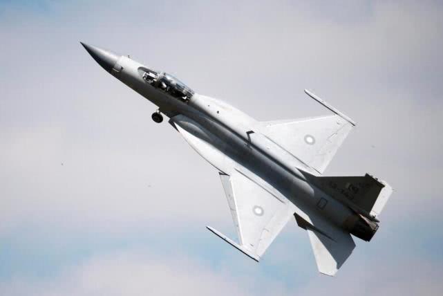 中巴合作枭龙战斗机,改进2次价格上涨一倍,客户还称厚道