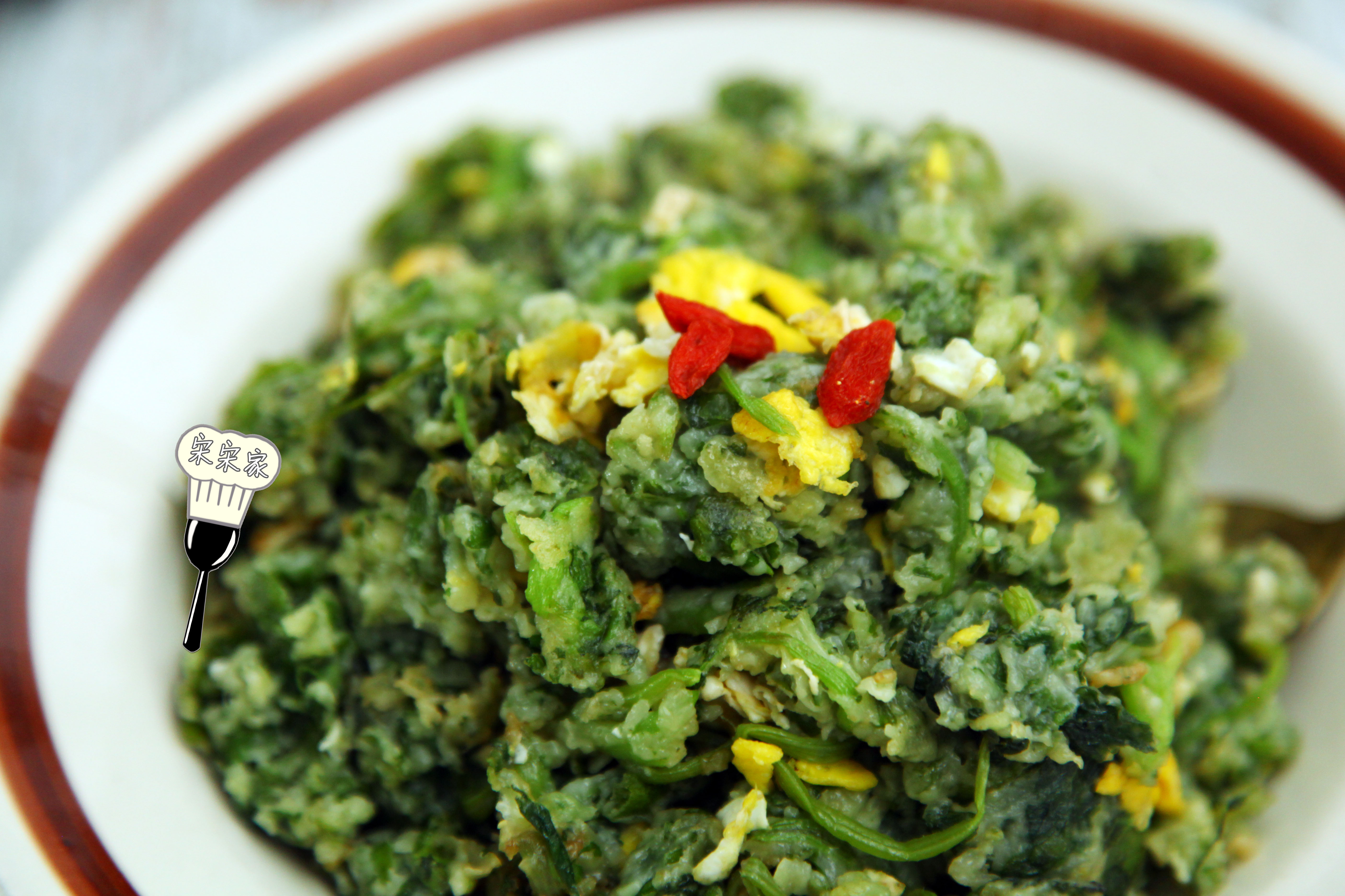 倒入蒸菜进去翻炒开,加入少许生抽调味,整体入味即可.