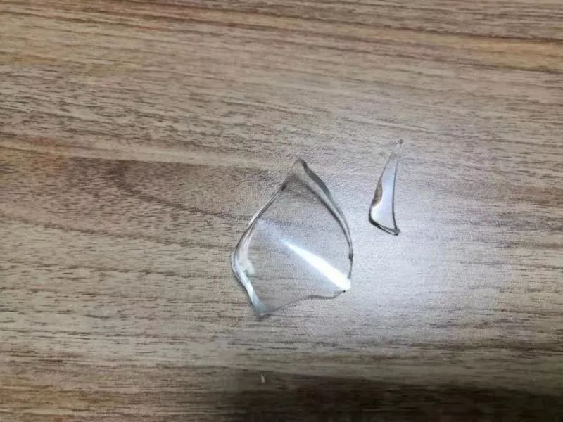 哈尔滨一女大学生关机失联欲轻生!找到时房内一地玻璃碎片